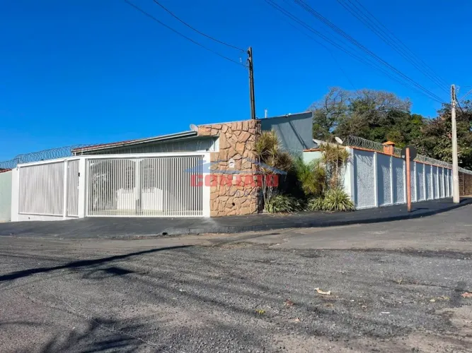 Ótima casa em Ibaté com piscina