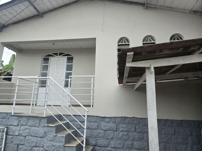 Alugo kitnet e casa