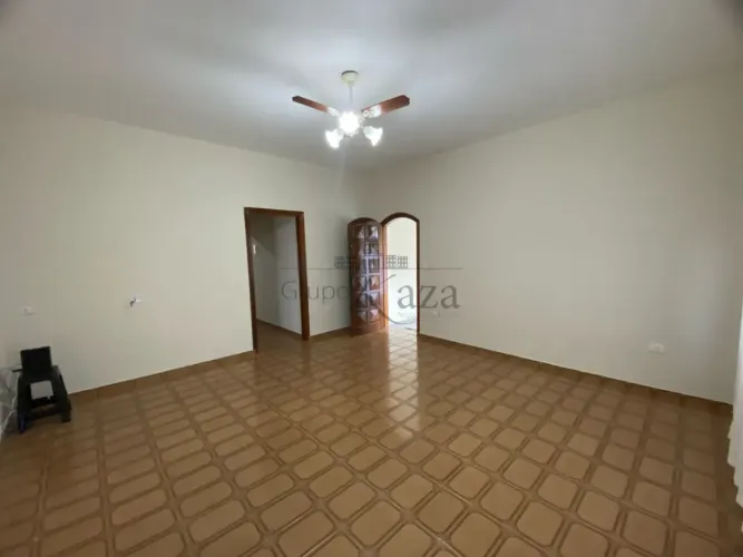 Casa - Jardim Uirá - 2 Dormitórios - 104m².