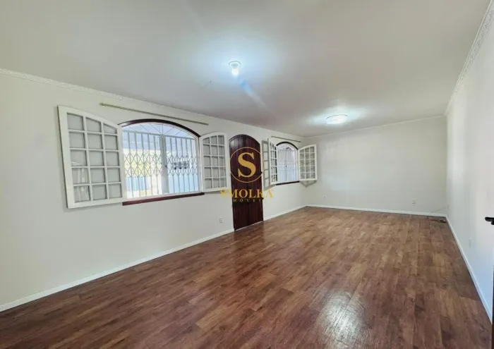 EXCELENTE CASA AMPLA E COMPLETA NO CORREGO GRANDE GARANTE CONFORTO, ESPAÇO E QUALIDADE!