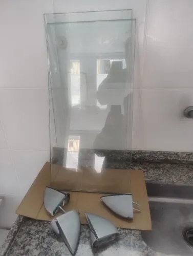 2 PRATELEIRA DE VIDRO COM SUPORTE TUCANO