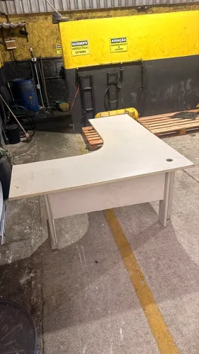 Mesa escritório em L