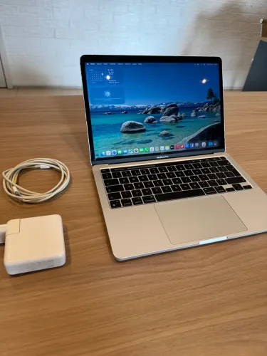 MacBook Pro M1 8/256gb. Bateria 87% todo original de fábrica.