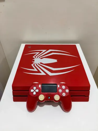 PlayStation 4 Pro Edição Limitada Spider Man com Controle + 4 Jogos