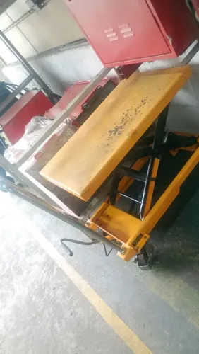 Mesa hidráulica pantográfica Vonder<br>Elevador Hidráulico para motos