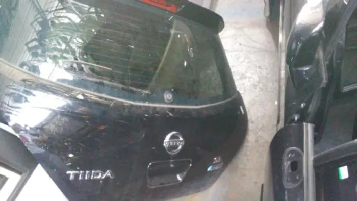 Tampa trs Tiida Hatch 12 completa