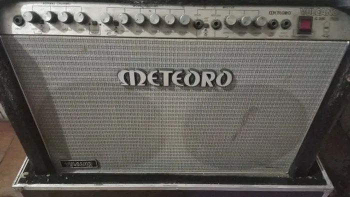 Meteoro VOLCANO 200w com CASE