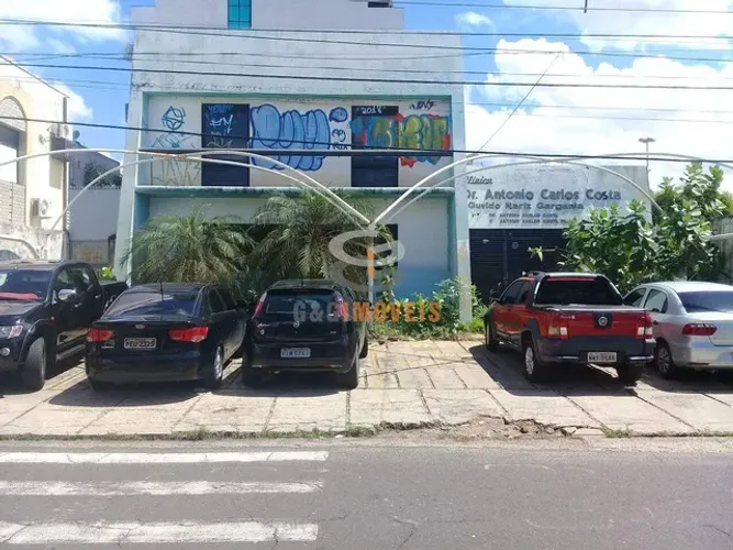 Prédio comercial no centro