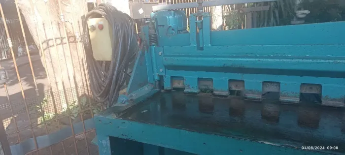 Quilhotina para chapa de aço
