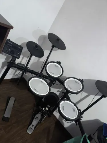 Bateria eletrônica Roland TD-07 KV