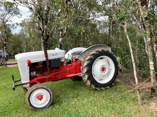 TRATOR FORD 1956