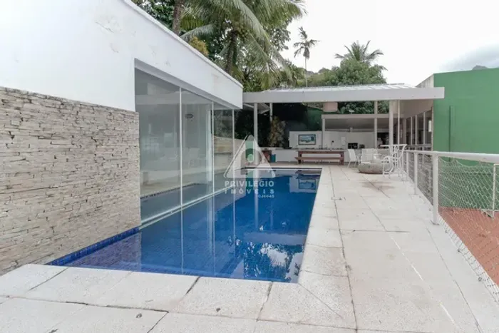 Casa triplex à venda com 6 suítes e 6 vagas na Gávea Rio de Janeiro/RJ