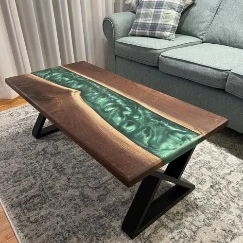 Mesa de madeira Maciça e resina epoxy