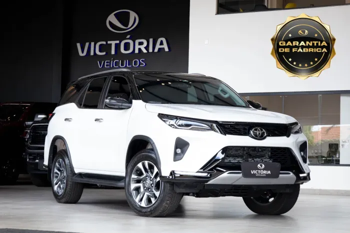 Toyota Hilux SW4 SRX Plat. 4X4 2.8 TB Die. Aut. 2025