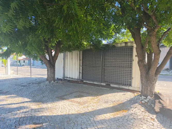 Contêiner na CE 040 eusebio 