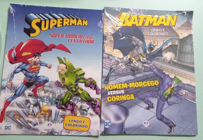 Conjunto de Revistas para colorir Superman e Batman lacrados novos