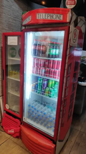 Expositora de bebidas (Cabine Telefone)