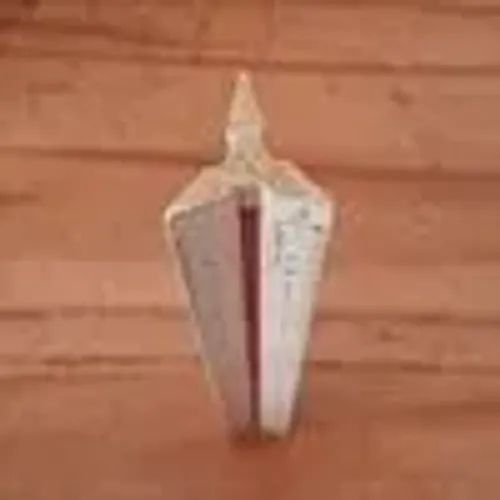 régua triangular antiga arquitetura