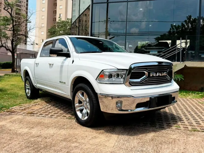 Ram Classic Laramie 5.7 V8 16V Gasolina 4X4 Aut. 2023