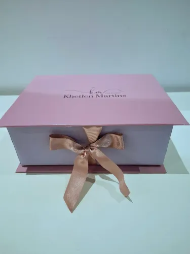 Caixa cartonada personalizada pra curso, padrinhos, batismo...