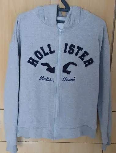 Belo casaco blusa de moletom Hollister Malibu Beach , tamanho P , adulto.