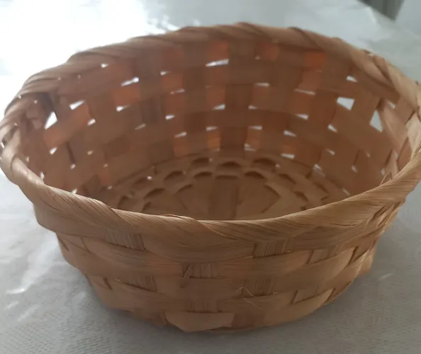 Cesta de vime decorativa