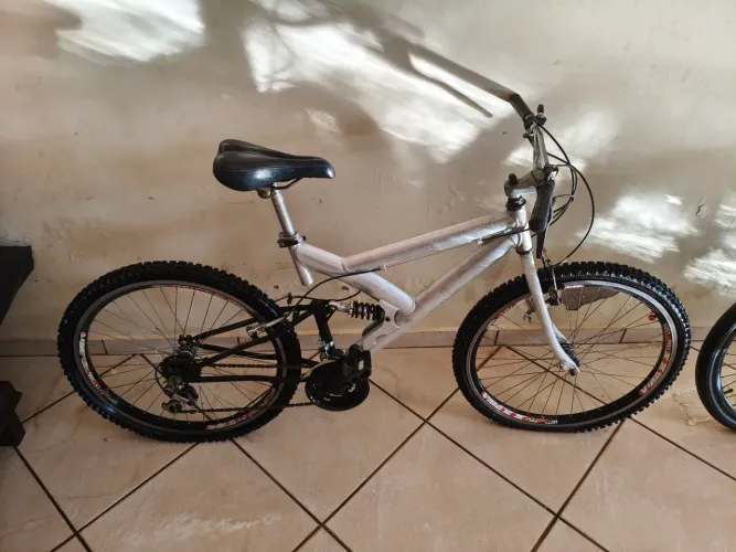 Bicicleta Mountain Bike Aro 26 Usada - Suspensão  Traseira
