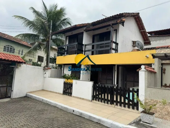 Casa em Condomínio Privado Próxima à Praia com 3 Quartos