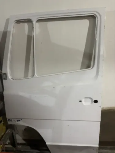 Porta esquerda (motorista) Mercedes Bens 709 710 1214 1418 1618 1935