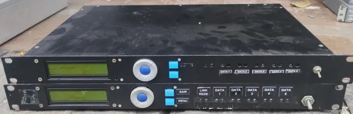 equipamentos de áudio ou vídeo profissionais montáveis em rack