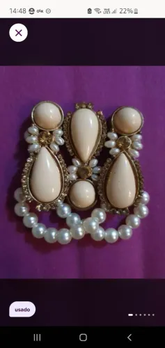 Pulseira de pérolas e pedras