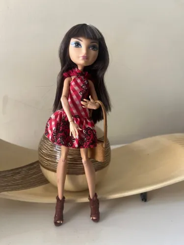 Boneca Ever After Higth Cerise Hood Enchanted Picnic.