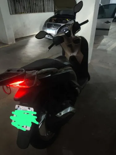 Moto Honda SH150i DLX (AUTOMÁTICA)