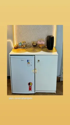 Móvel planejado com frigobar embutido