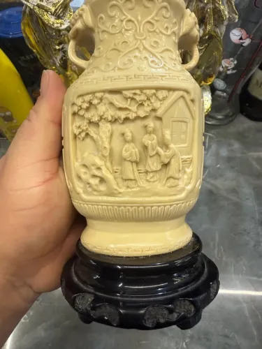 Vaso Decorativo Esculpido com Base