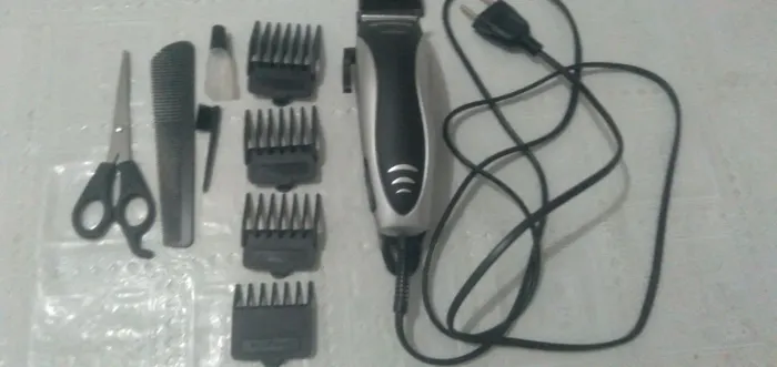 Máquinha de cortar cabelo pelos completo