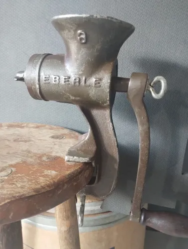 Moedor de carne antigo 