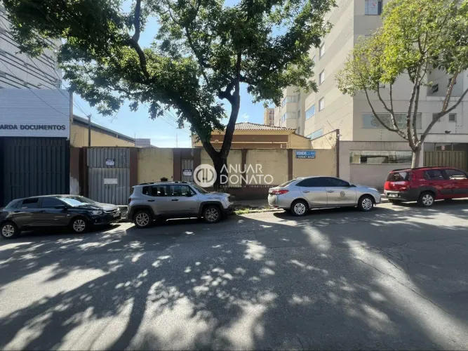 A venda na Anuar Donato - Terreno com 592 m² - bairro Prado.