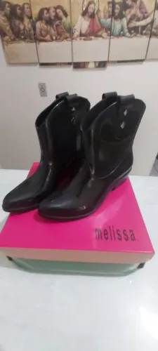 sapatos de festa e bota