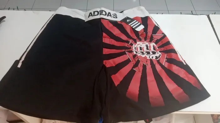 BERMUDA ADIDAS DE LUTA NOVA NA ETIQUETA 