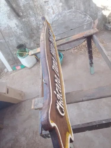 Placas entalhadas para estabelecimentos e outros