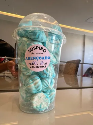 O Kit Festa de Suspiros vem na medida certa para decorar mesas, servir convidados e arranc