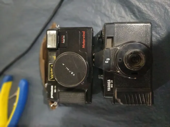 Vendo duas câmeras fotográfica, 