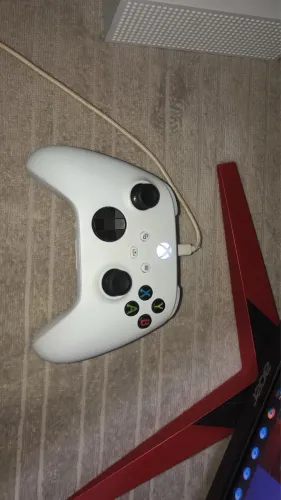 Xbox seris s 512gb branco                    Tem caixa  Zero marca de uso