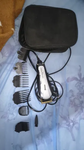 Máquina de Cortar Cabelo Philco Triple Action Titanium PCR06P 6 pentes Prata - 127v