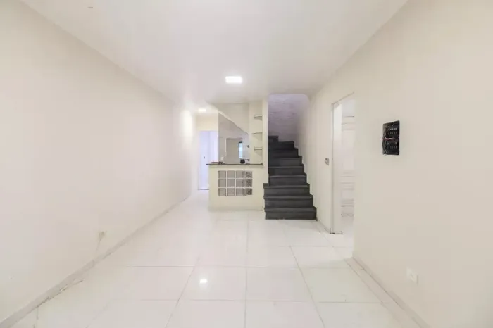 Sobrado para aluguel possui 300 metros quadrados com 4 quartos em Vila Matilde - São Paulo