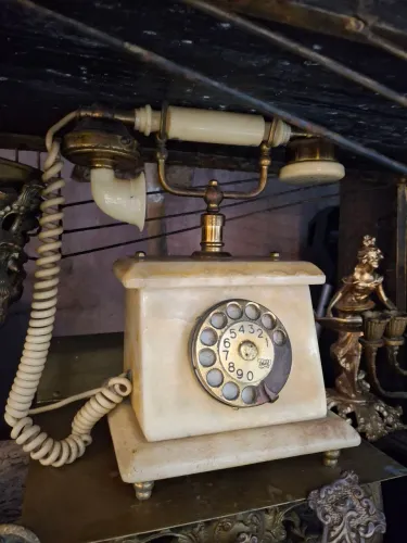 Telefone em mármore antigo