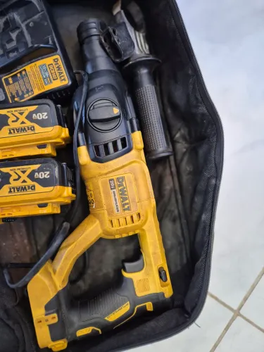 Furadeira Martelete DEWALT- DCH133- 5500rpm -2 baterias + 1 carregador + bolsa + 4 brocas)