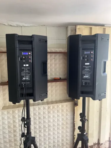 Par Caixas Electro-Voice ZLX-15P + Bags + Pedestais