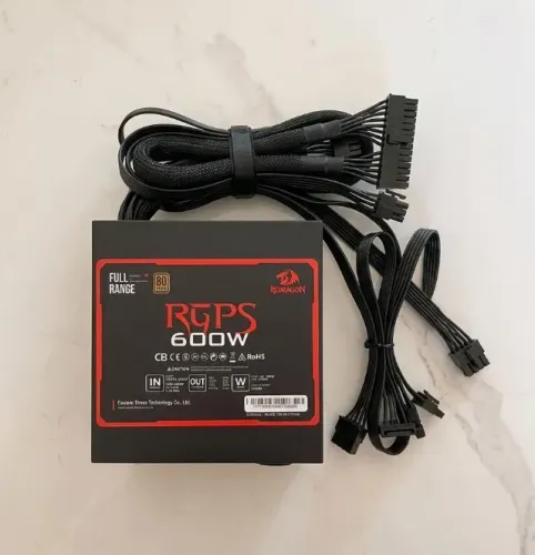 Fonte Redragon RGPS 600W 80 Plus Bronze PFC Ativo Black Cabos Sleeved